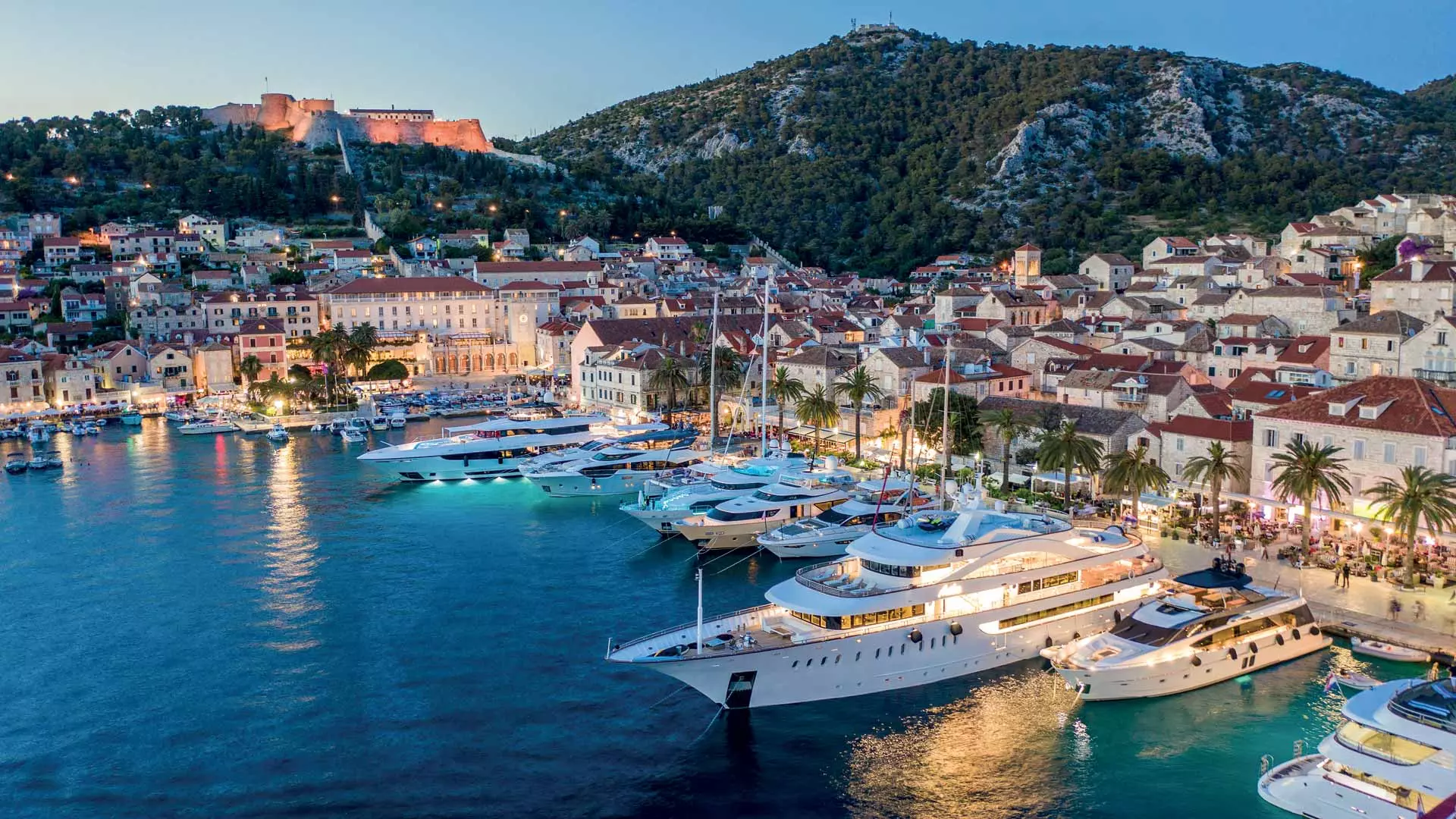 Hvar: Vodič za najspektakularniji otok na Jadranu