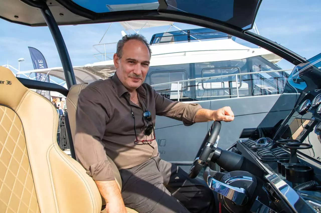 Manos Papadogiannakis: Iskusan moreplovac