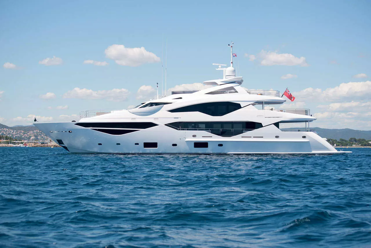 Sunseeker 131 Yacht na testu: Neka bude svjetlost