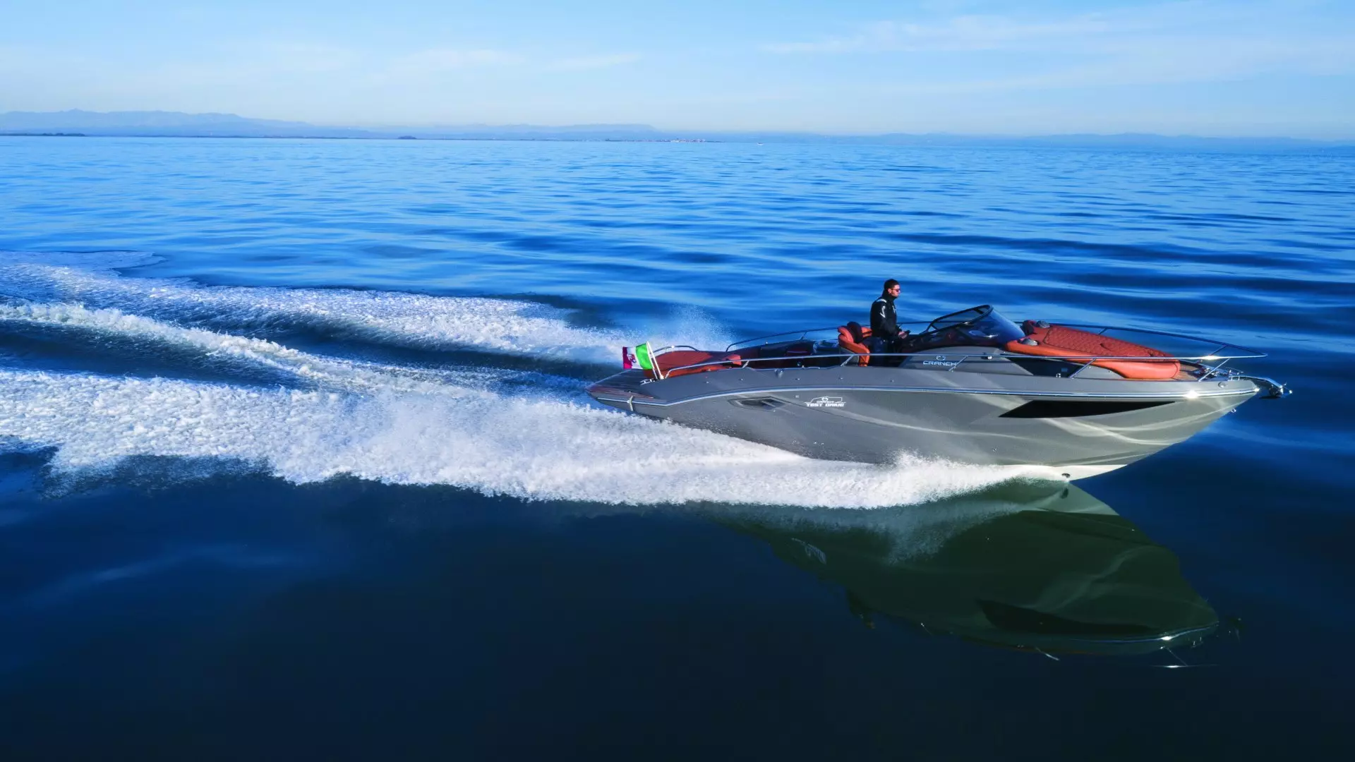 Cranchi E30 Endurance bočna linija