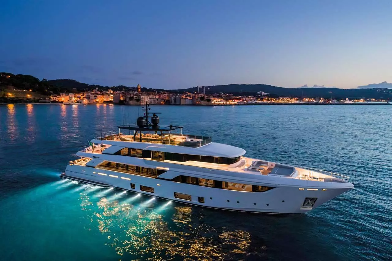 Custom Line Navetta 42 na testu: Super Latino