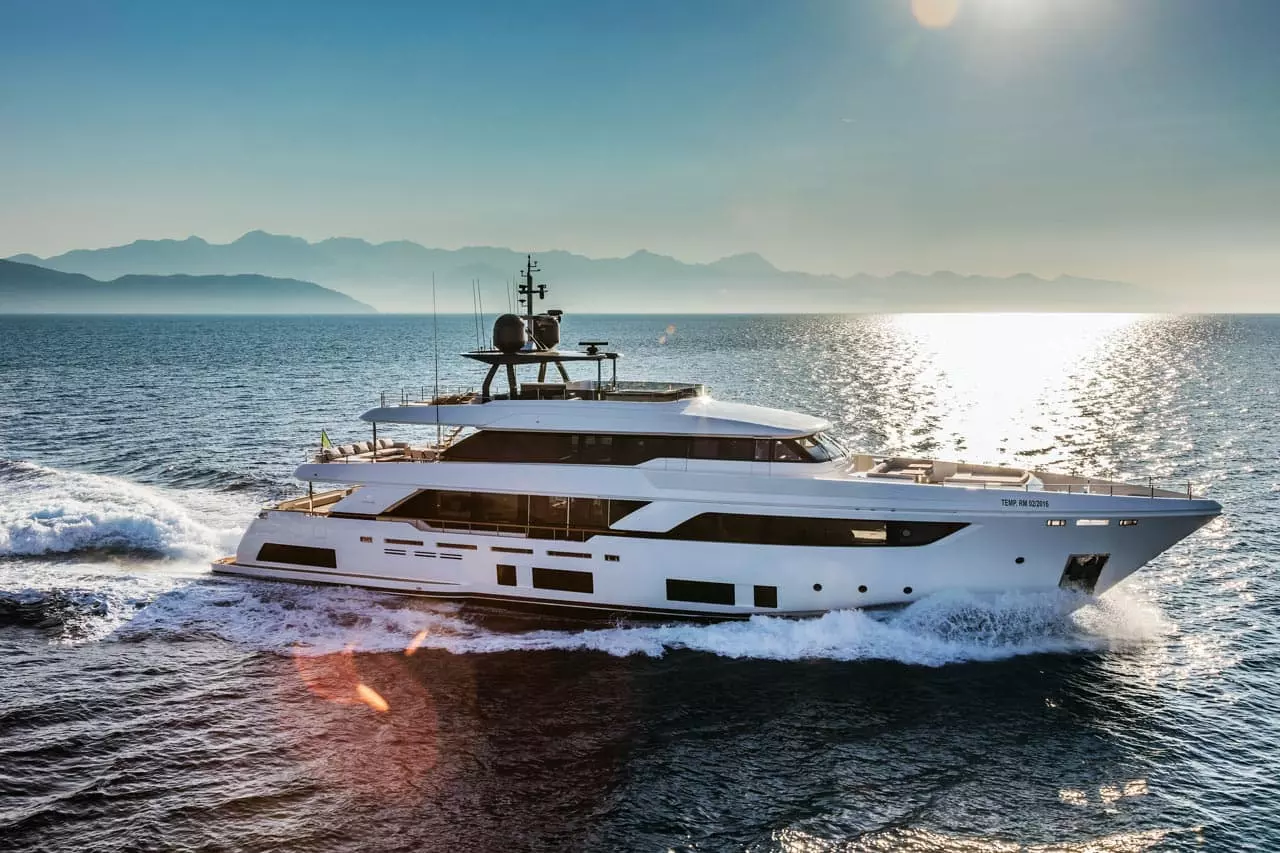 Custom Line Navetta 37 na testu: Predvodnica u klasi