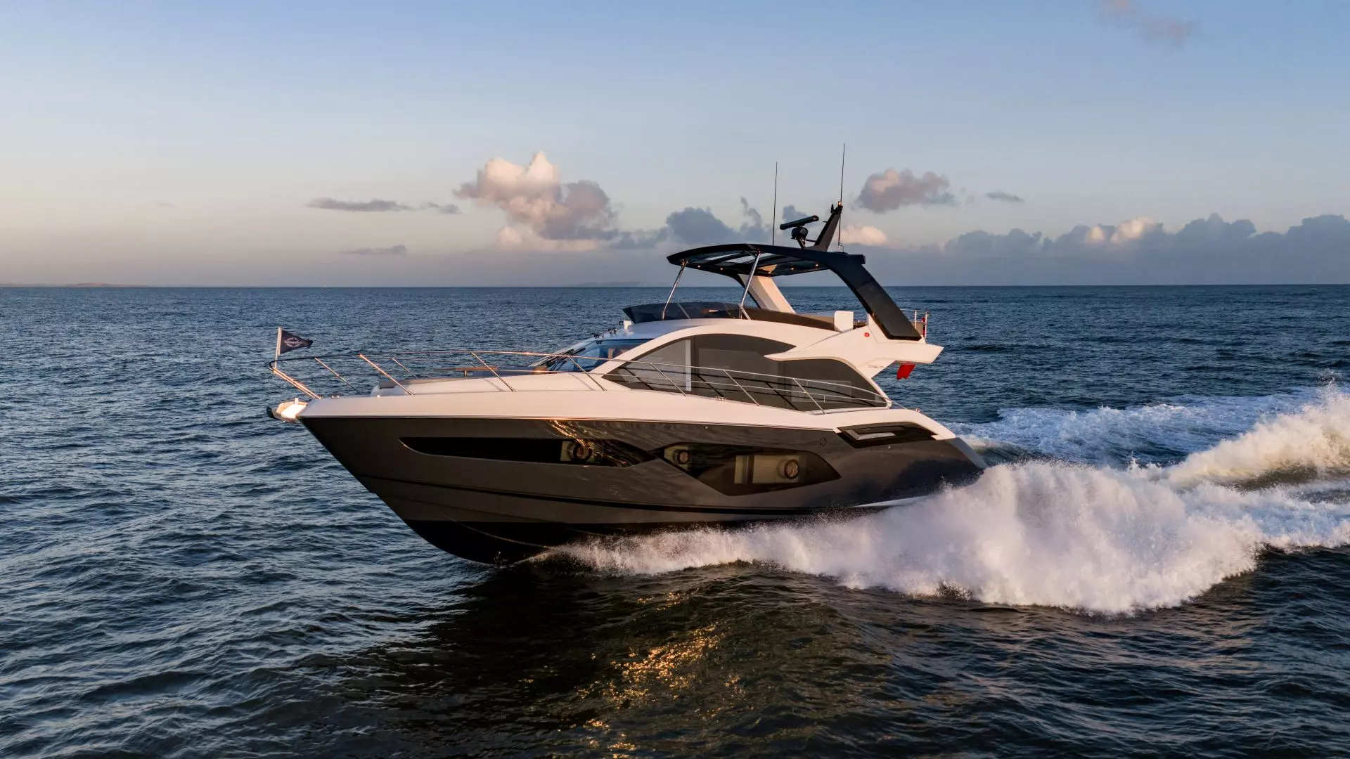 Sunseeker Manhattan 56: Moderna evolucija nautičke legende