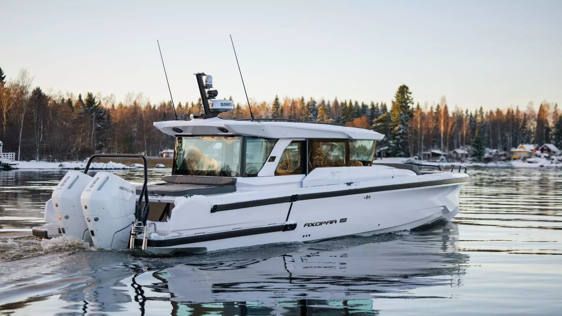 Axopar 38 XC Cross Cabin bočna linija