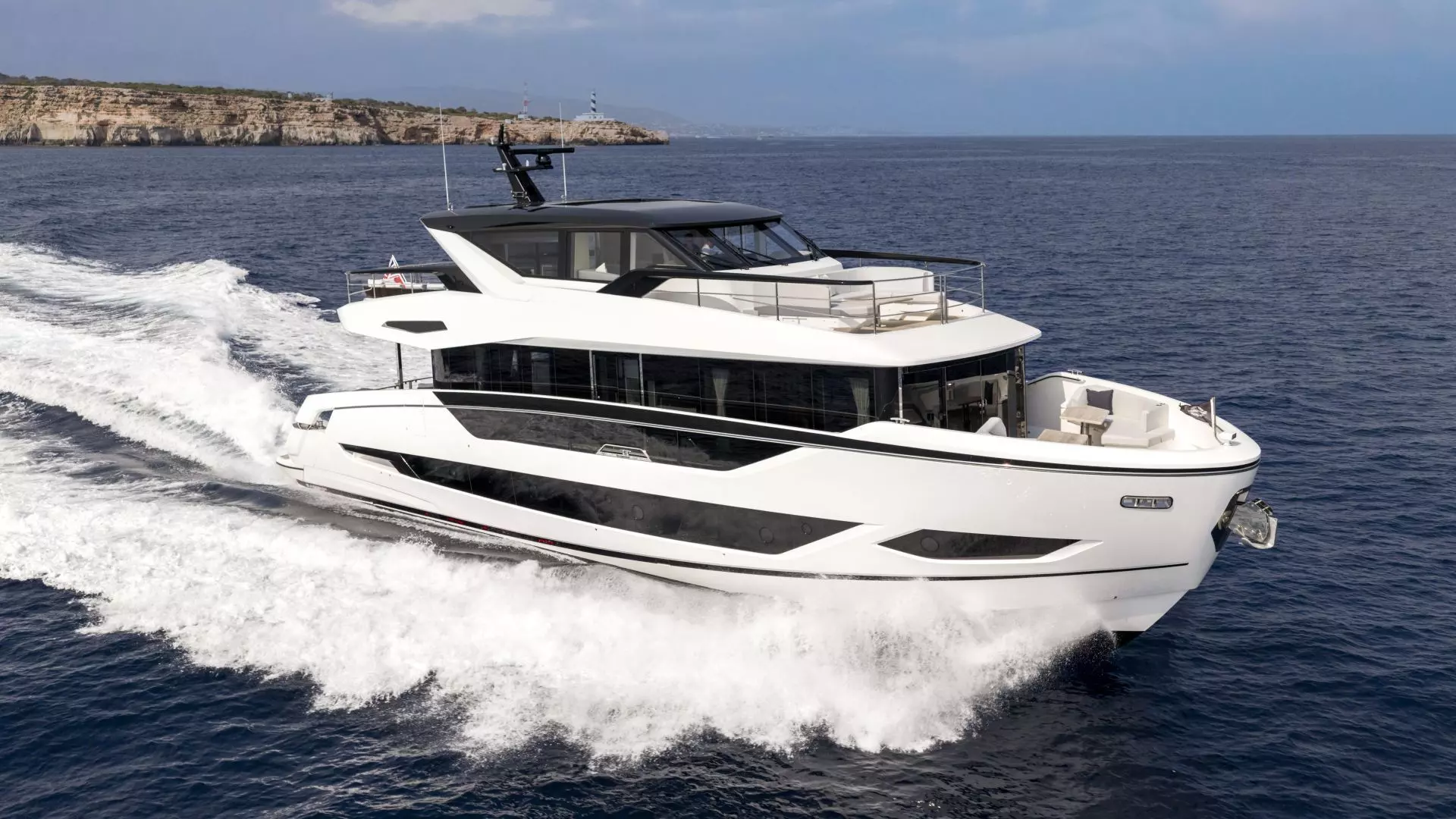 Sunseeker 82 Ocean Enclosed na testu: Britanska škola luksuza