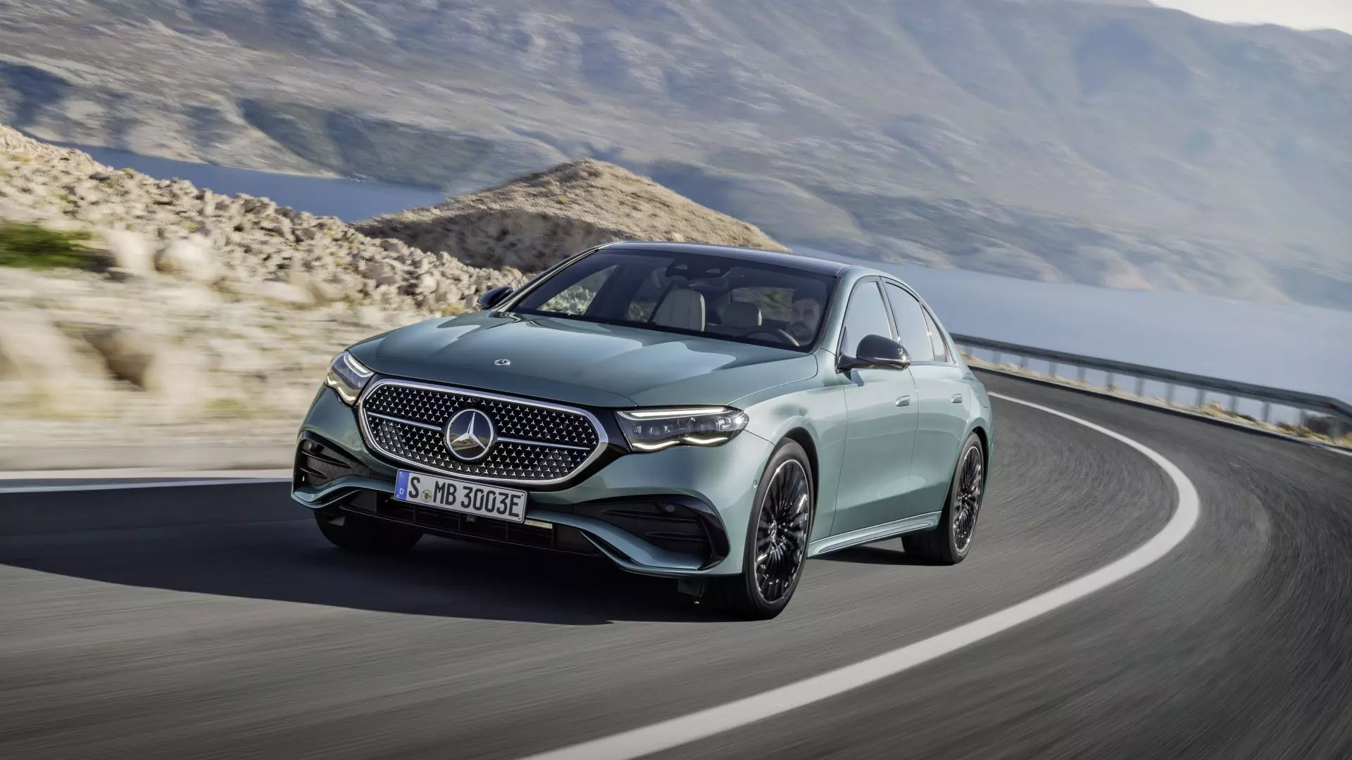 Mercedes-Benz E klasa: Zlatni standard za poslovnu limuzinu