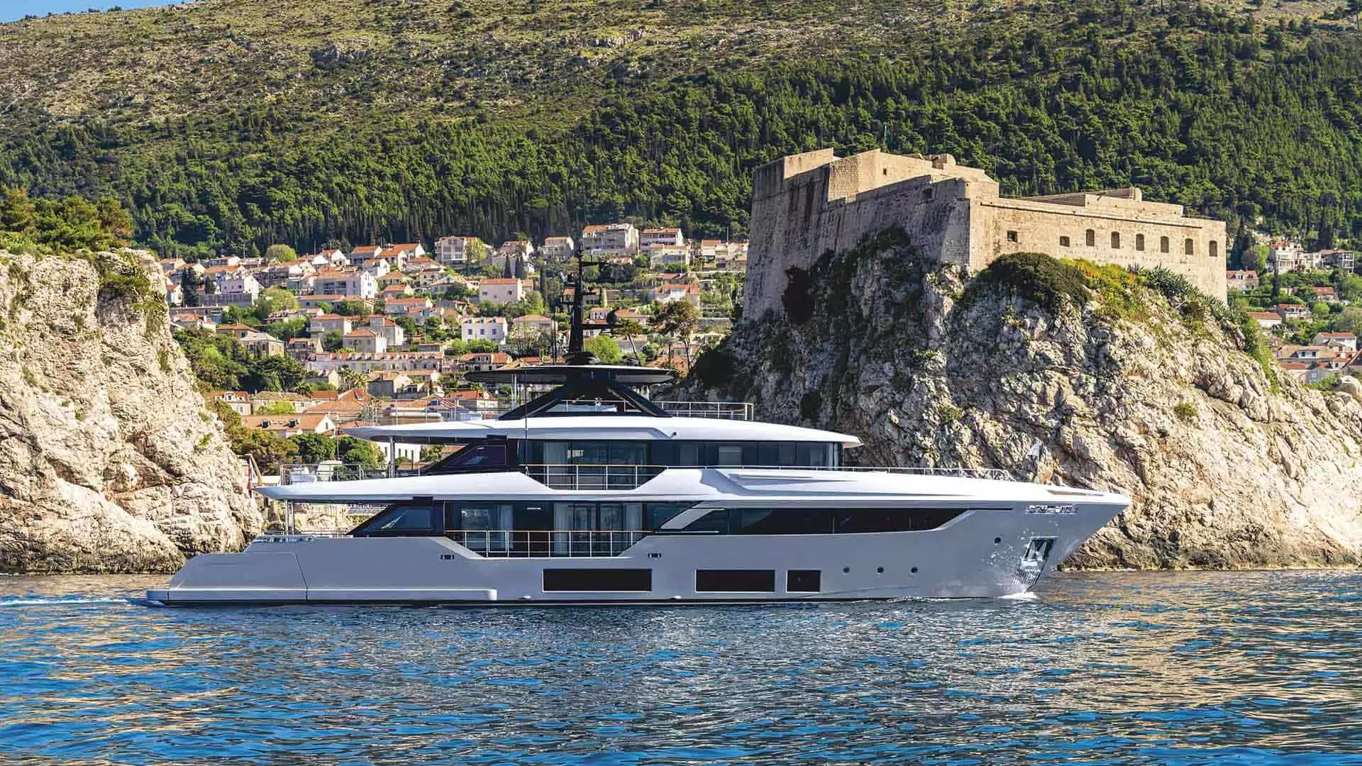 Custom Line Navetta 38 na testu: Novo remek-djelo dizajna