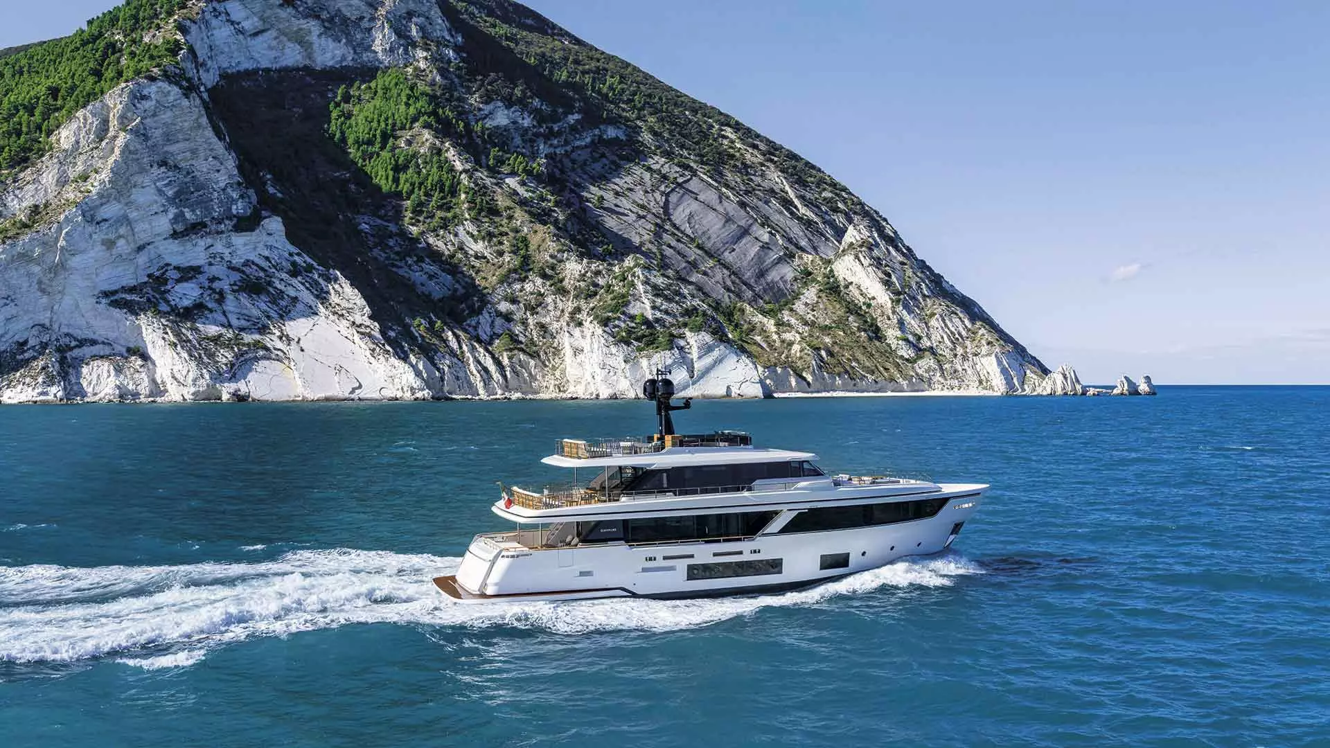 Custom Line Navetta 30 na testu: Umjetnost plovidbe