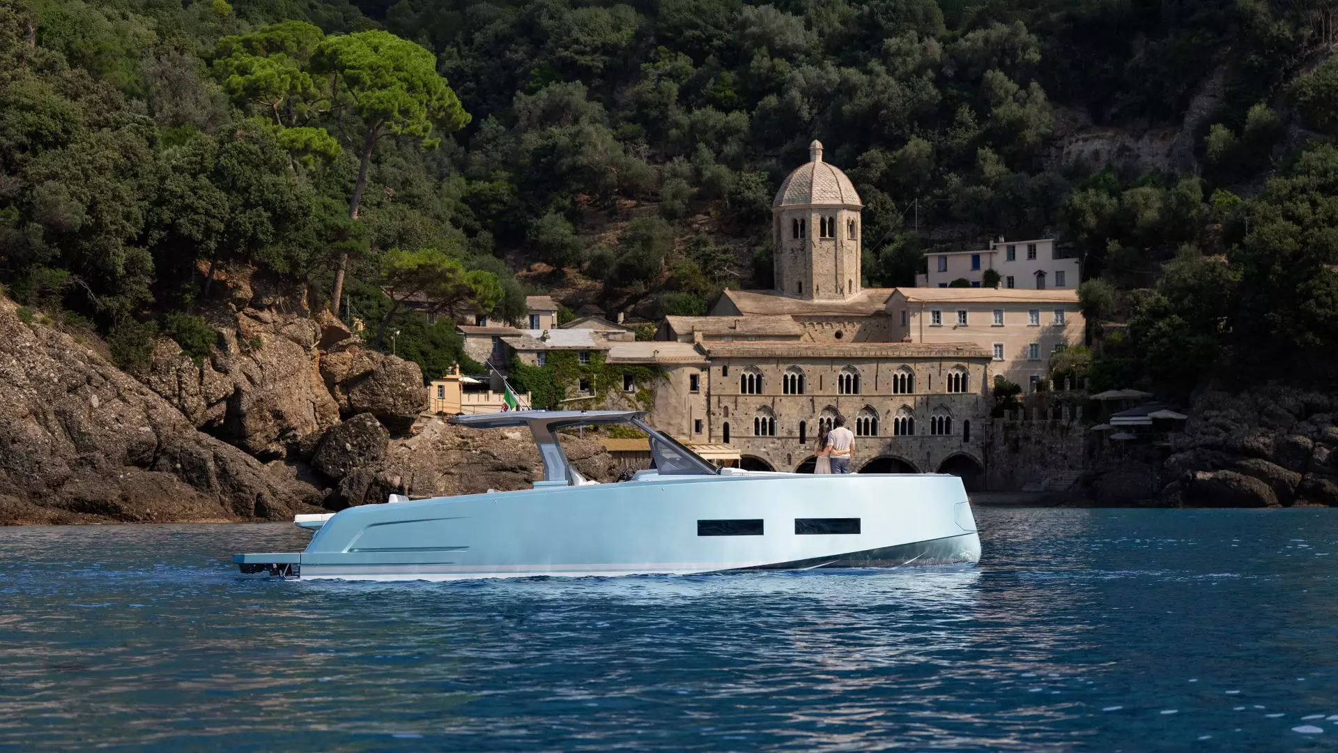 Profile view of the Pardo 43 motor yacht