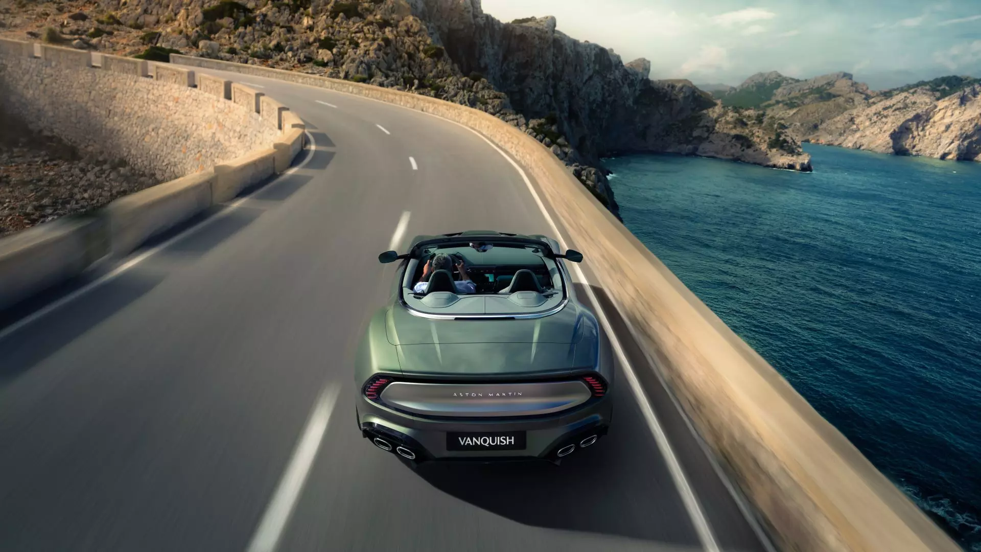 Predstavljen Aston Martin Vanquish Volante: Idealan kabriolet za novog Jamesa Bonda