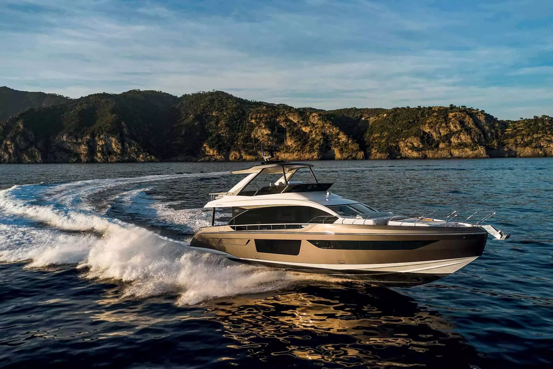 Azimut 68 na testu: Lakoća postojanja