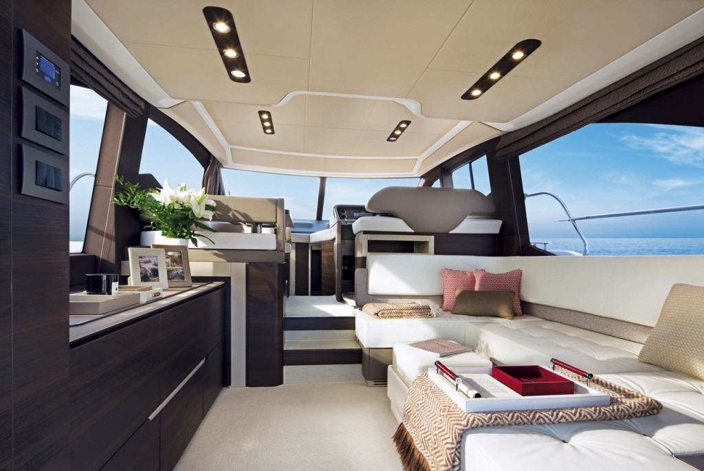 Azimut 50 Fly salon