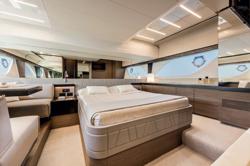 Ferretti 550