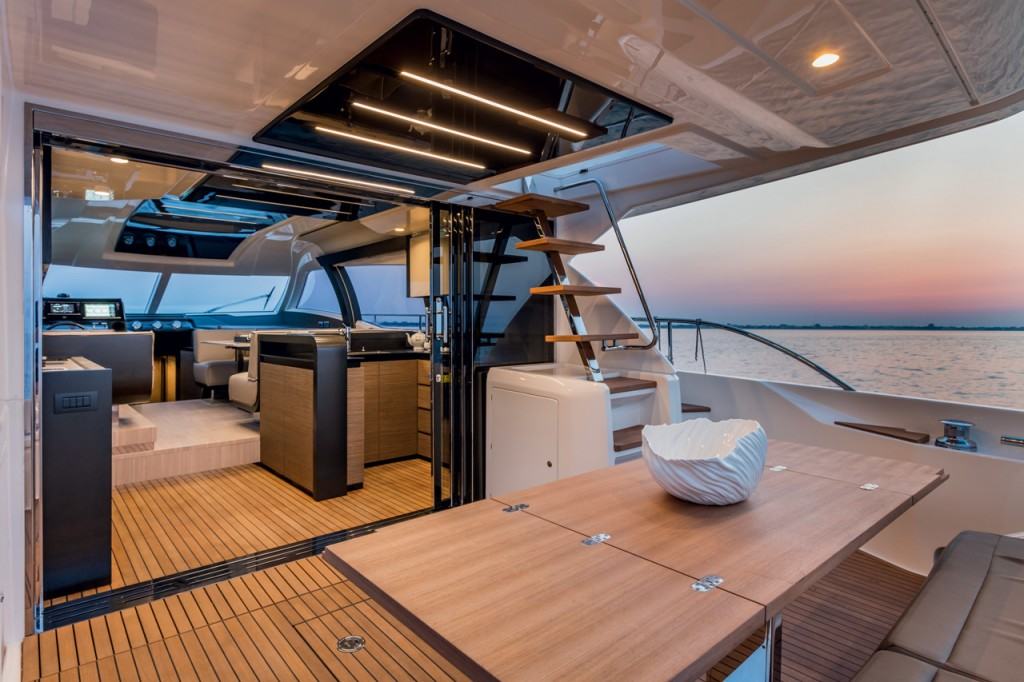 Ferretti 550