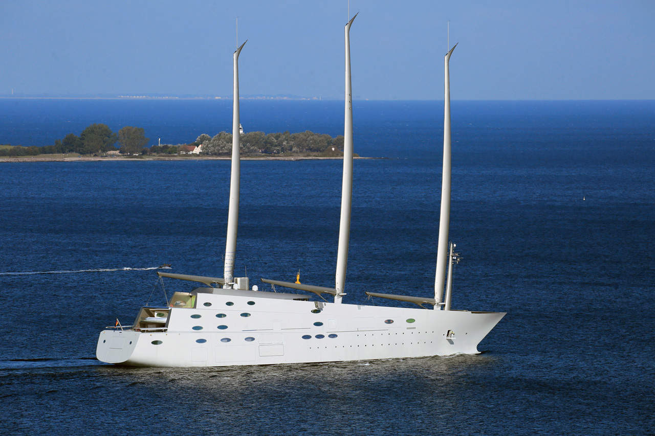 the white pearl yacht