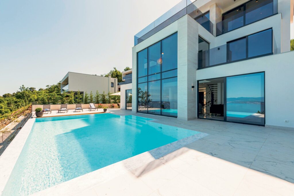 luksuzna vila s bazenom na obali opatija eksterijer