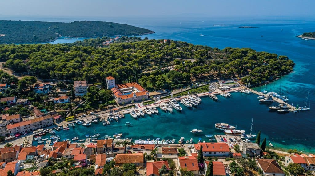 Ovo je fotografija Dvorac Martinis Marchi otok Šolta
