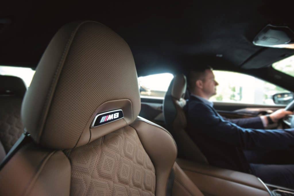 BMW M8 Gran Coupe Detalj Sjedala 01