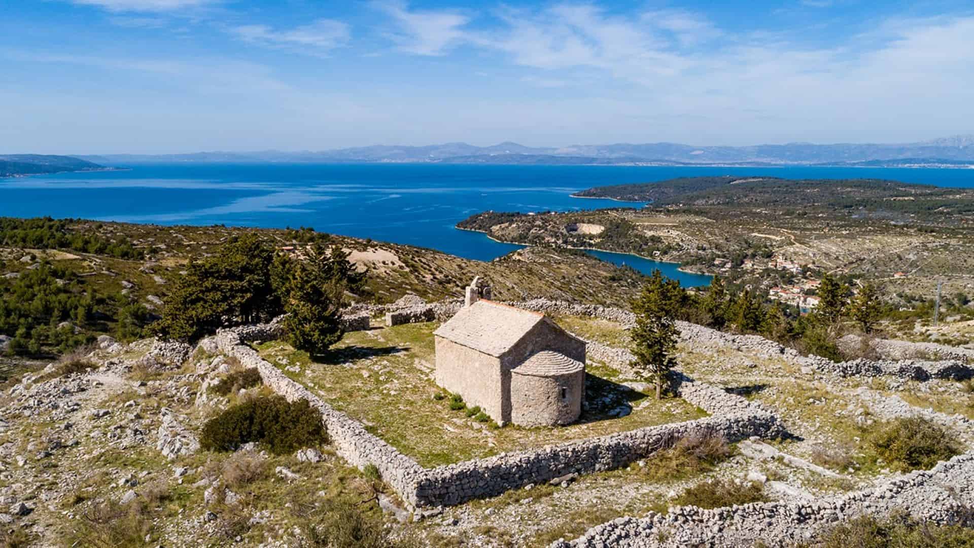 Otok Brac Pogled Splitska Vrata 01