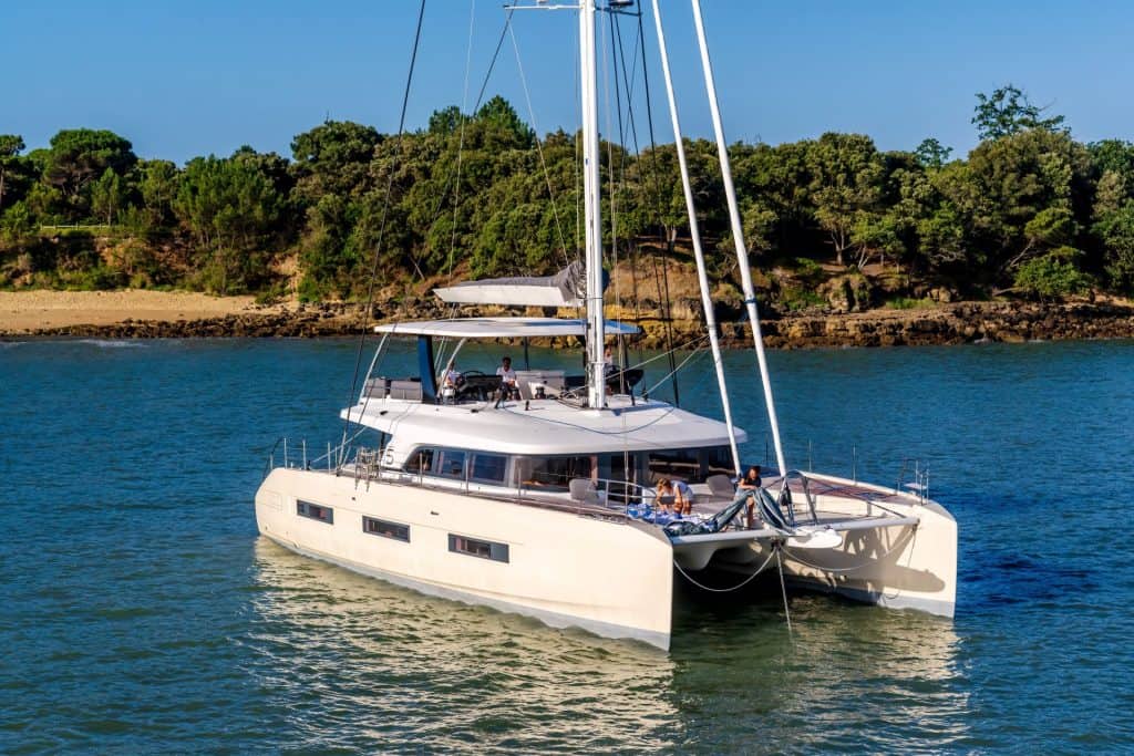Lagoon Sixty 5 Katamaran 01