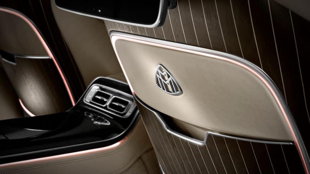 Ovo je fotografija detalja u Mercedes Maybach S klasi