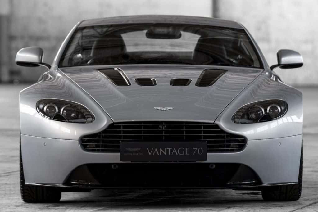 Aston Martin V12 Vantage 01