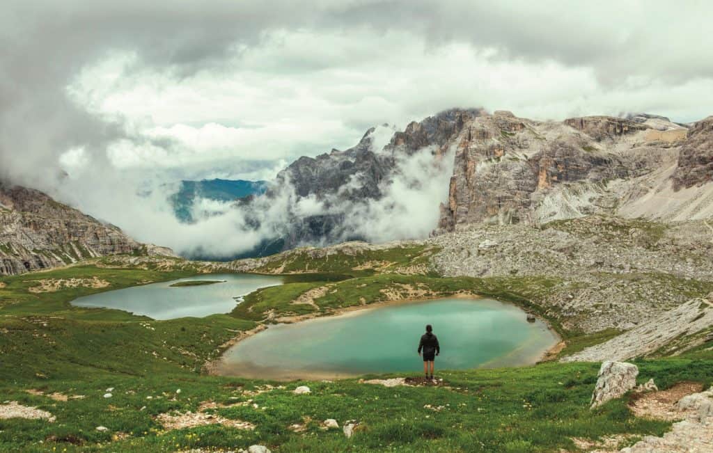 Ovo je slika jezera u Dolomitima