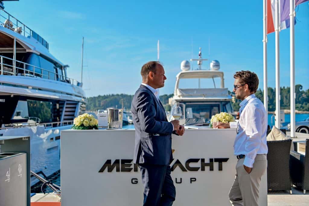 Custom Line Navetta 30 MennYacht 00