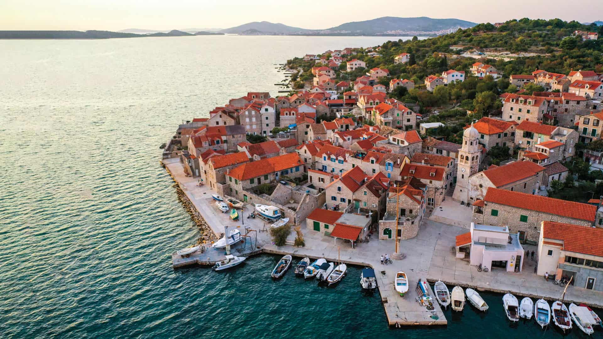 Otok Prvić: Nenametljiv prvak šibenskog arhipelaga - Yachts Croatia