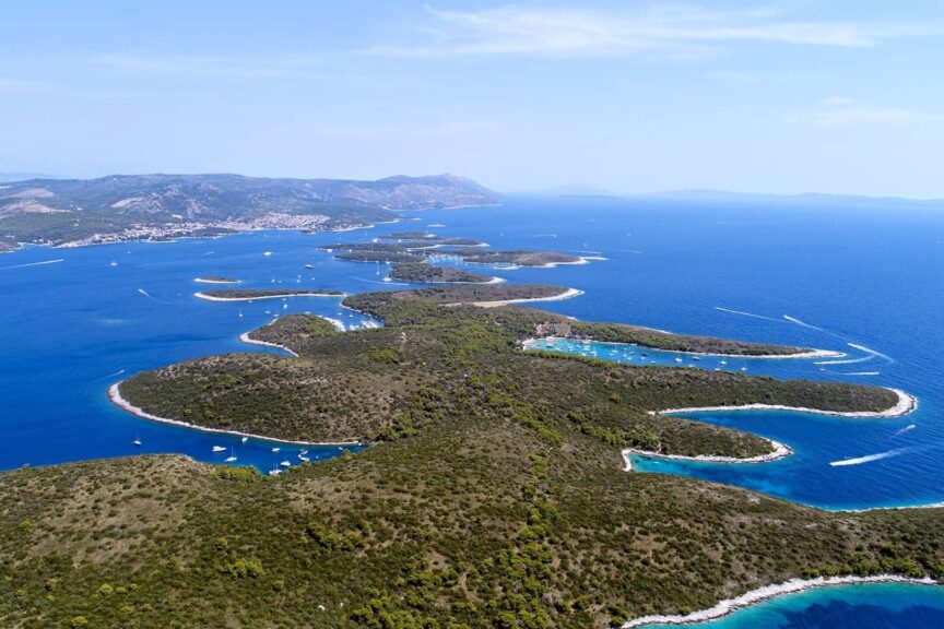 Ovo je slika panorame Paklenih otoka