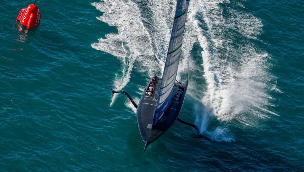 Ovo je slika Americas Cup Jedrilica Ac 75