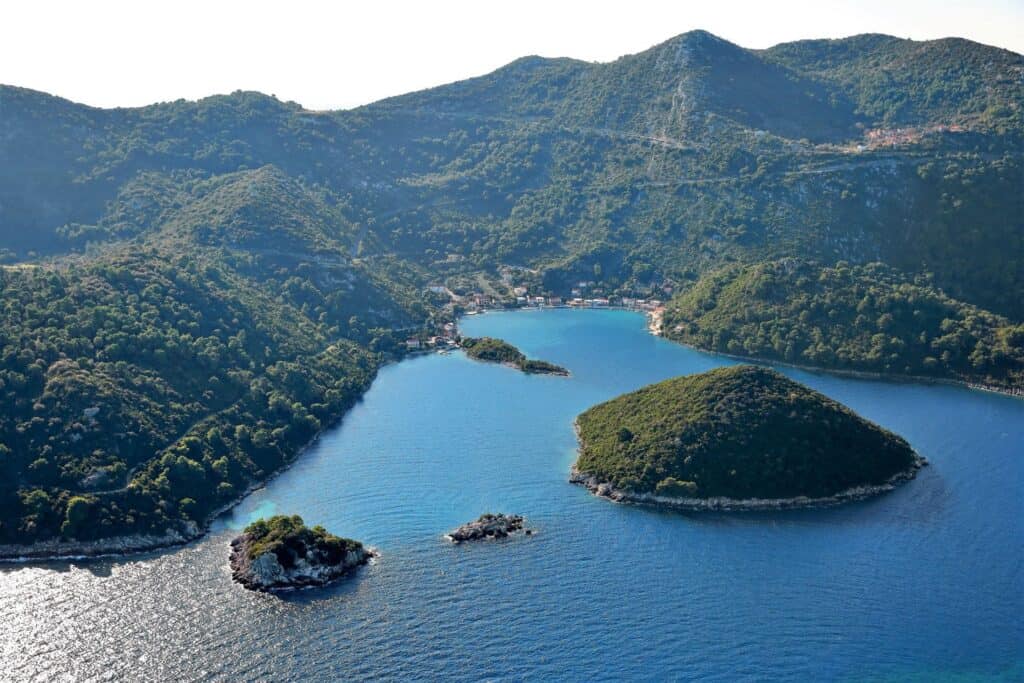 Ovo je fotografija Prožurska luka otok Mljet