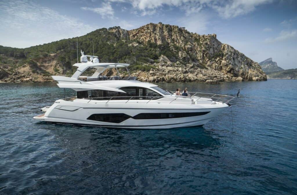 This is a photography of Sunseeker Manhattan 66 side view