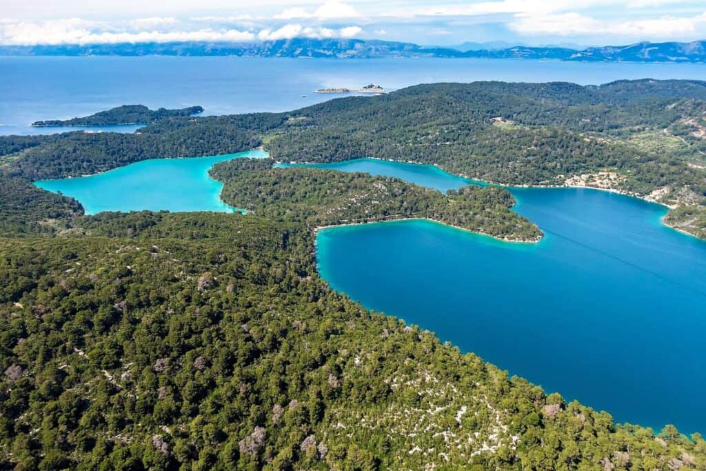 Ovo je fotografija malo i veliko jezero