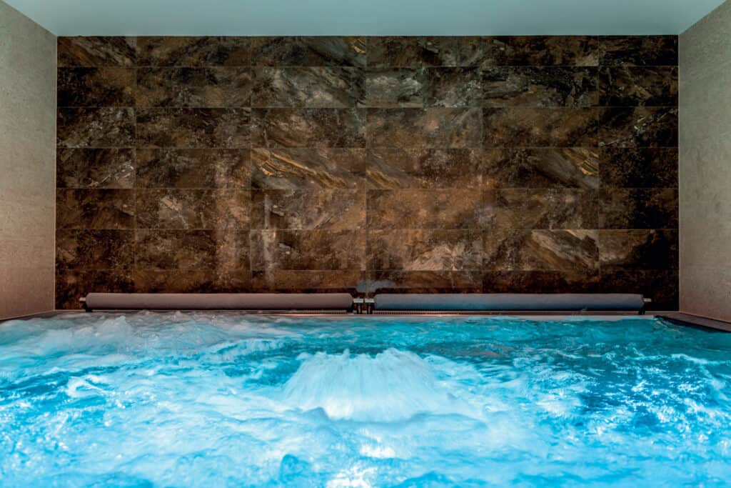 Ovo je fotografija Rijeka Costabella spa centar bazen