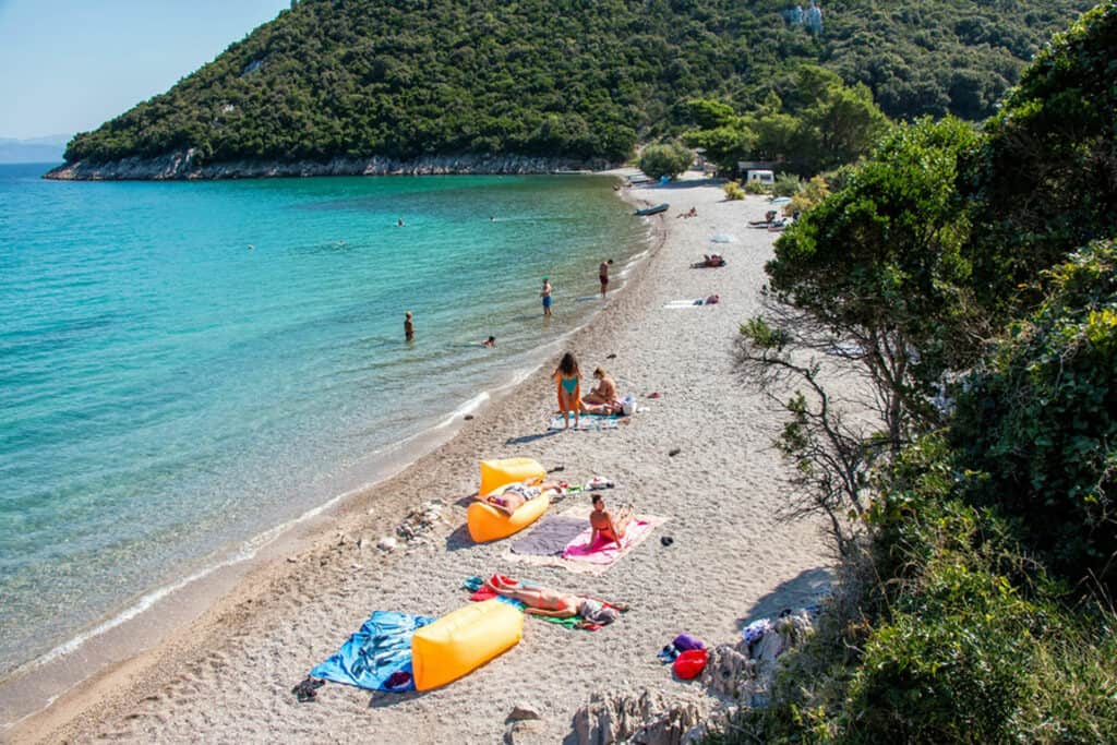 Ovo je fotografija plaže Divna, Pelješac