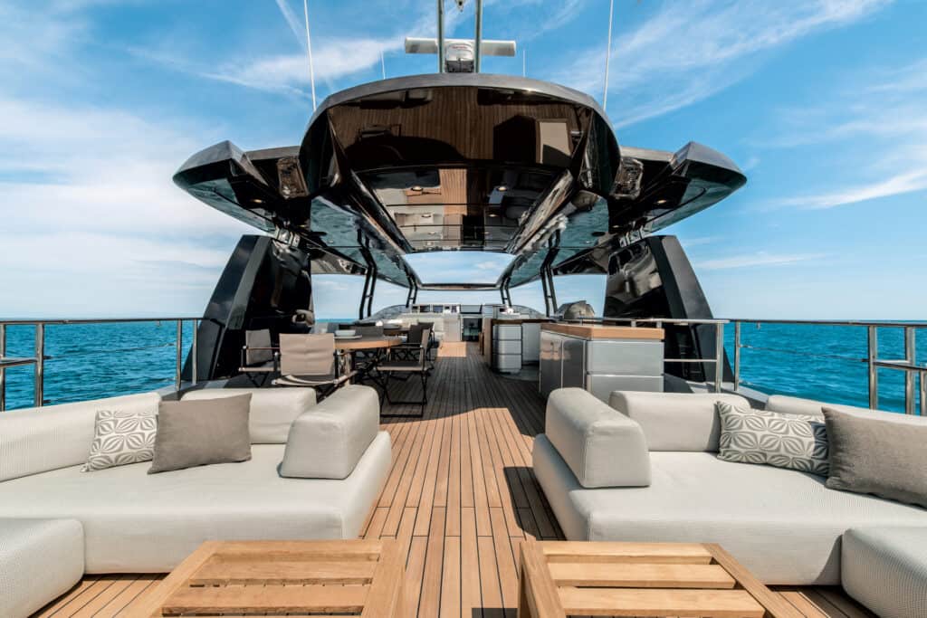 monte carlo yachts 105 fly paluba