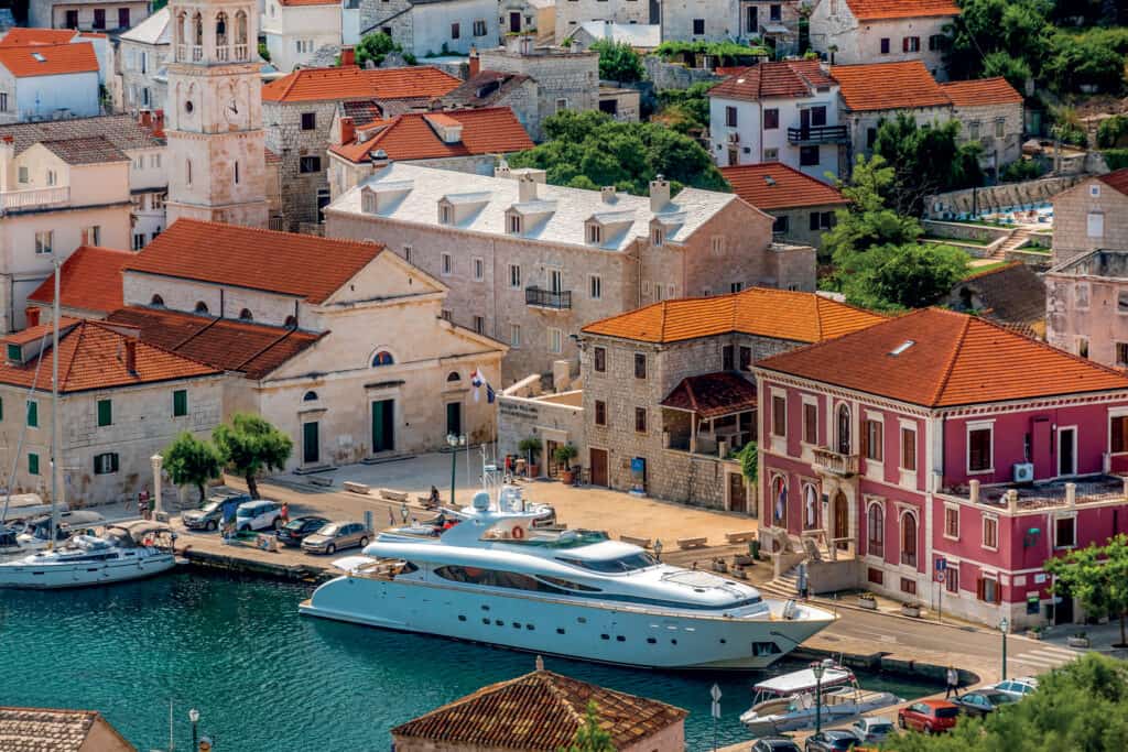 Ovo je fotografija hotela Puteus Palace u mjestu Pučišća, Brač