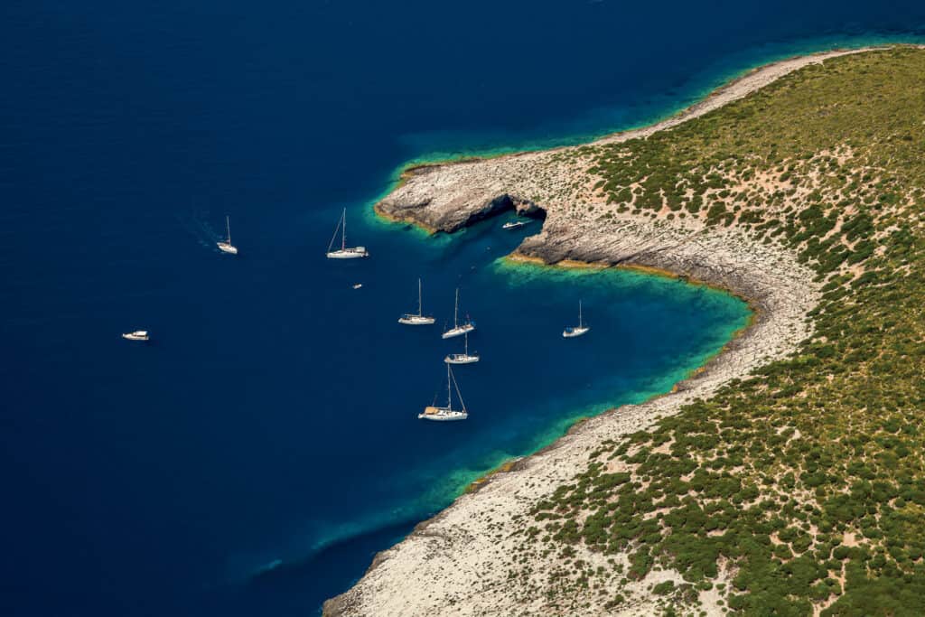 Ovo je fotografija otok Ravnik