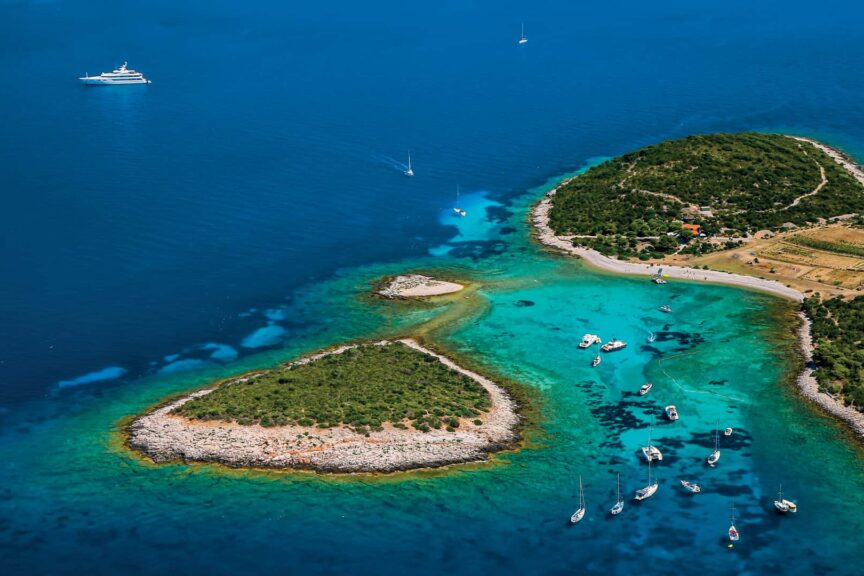 Ovo je fotografija Budikovac, otok Vis