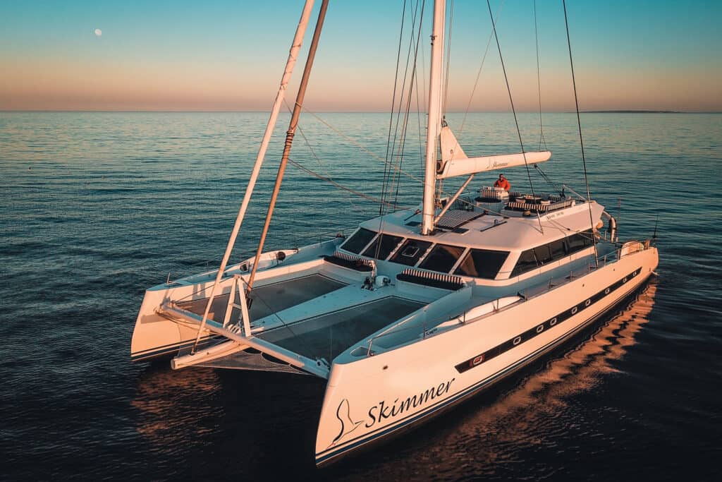 Ovo je fotografija katamaran Skimmer, Yacht IN