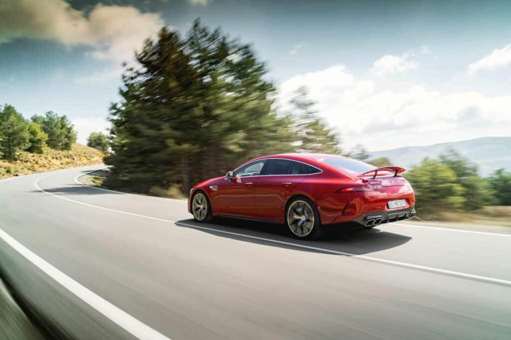 Ovo je fotografija Mercedes-AMG GT 63 S E PERFORMANCE na cesti