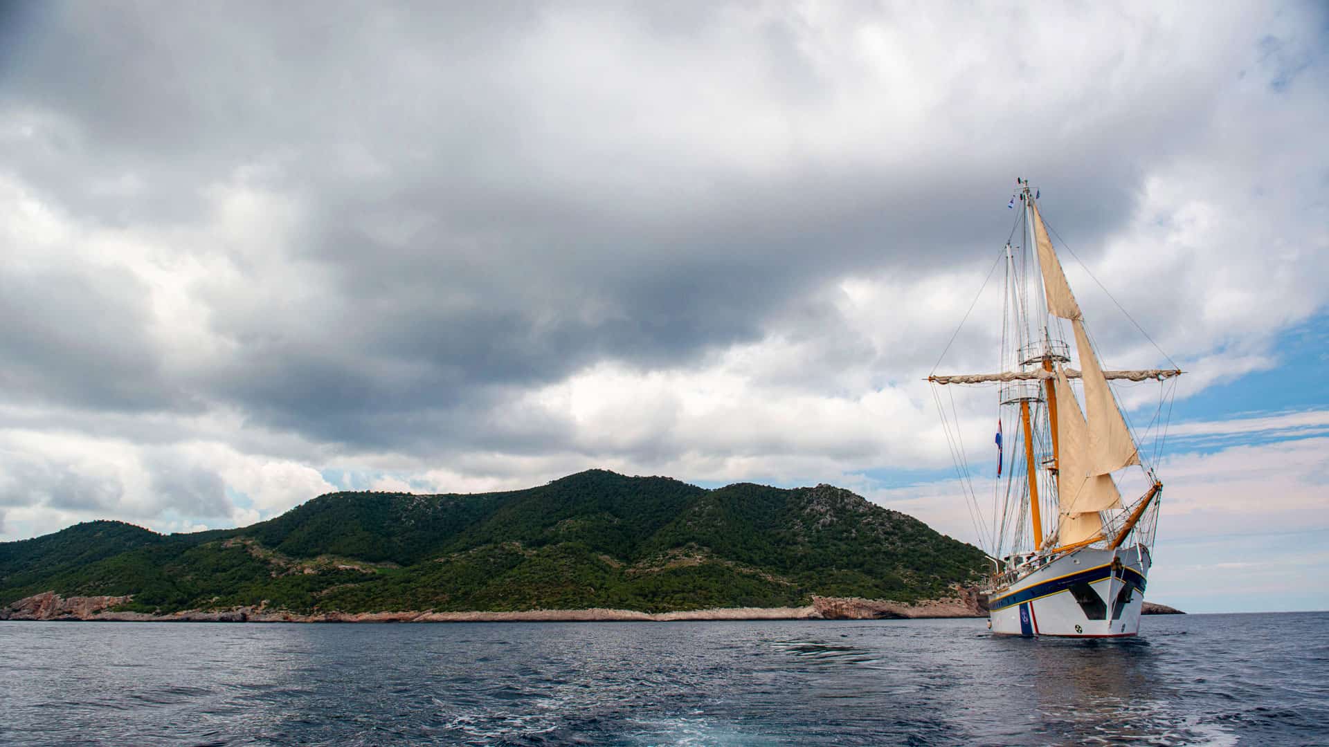 Ovo je fotografija otok svetac jedrenje