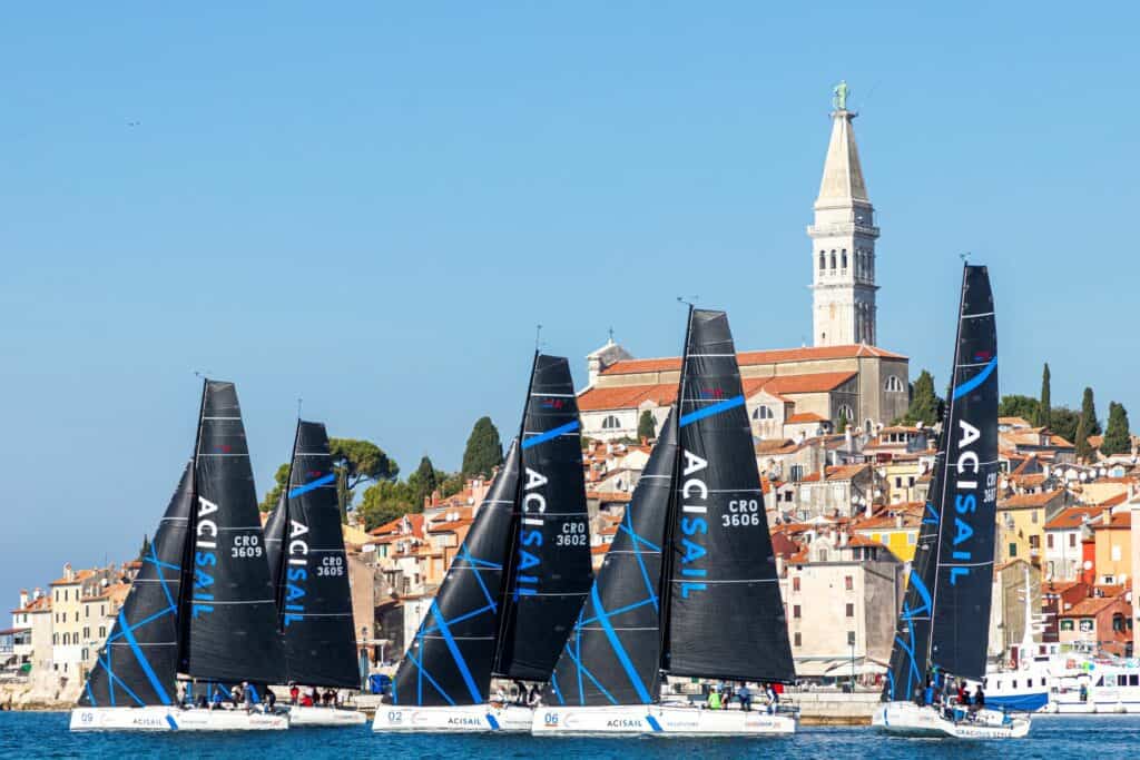 Ovo je fotografija rovinj regata