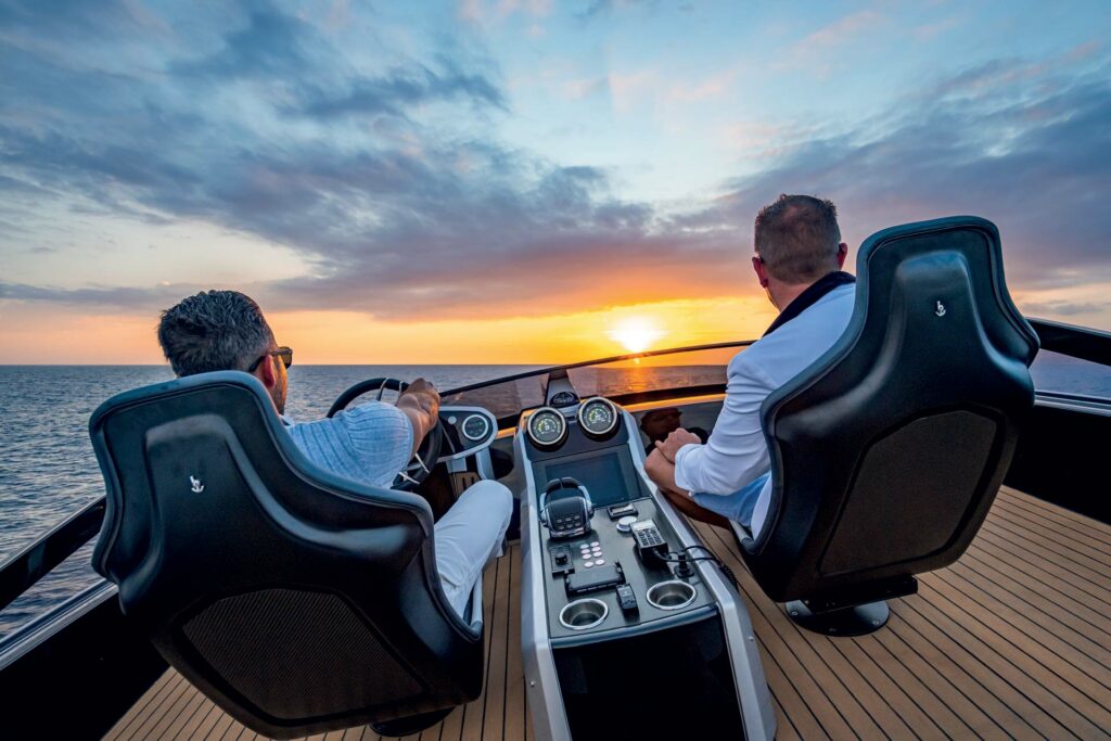 Sunseeker 65 Sport Yacht flybridge