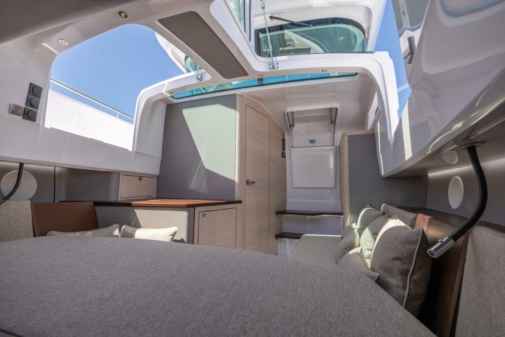 Axopar 45 XC Cross Cabin uređenje kabine
