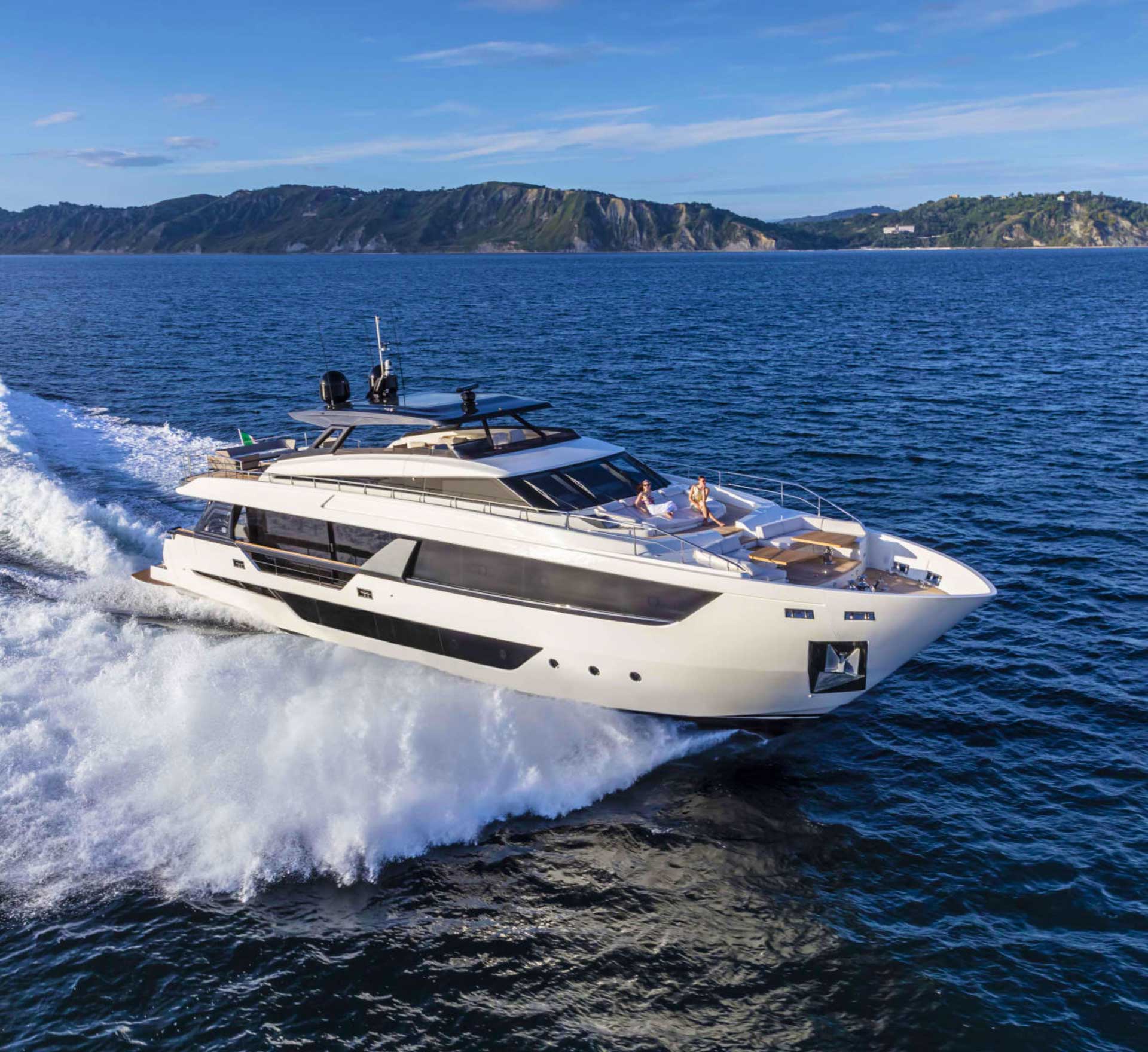 Ferretti 1000 talijanska jahta