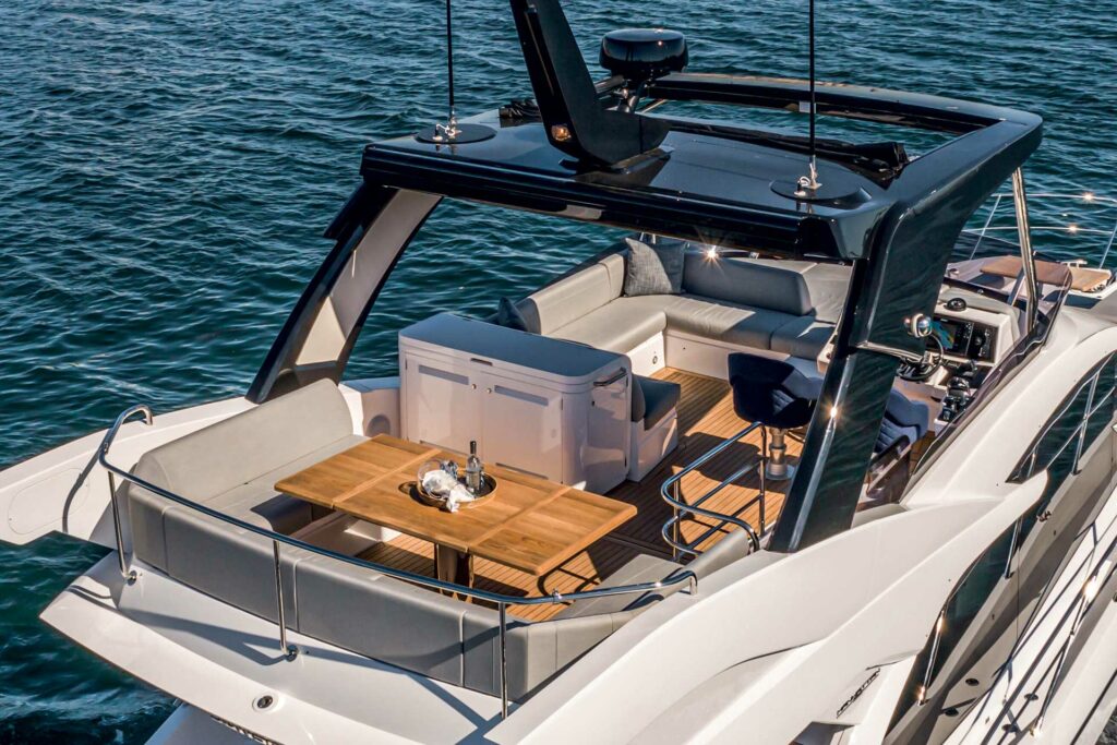 Sunseeker Manhattan 55 flybridge