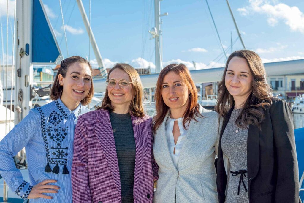 U talijanskom uredu rade Gioia, Nina, Sara i Rachele