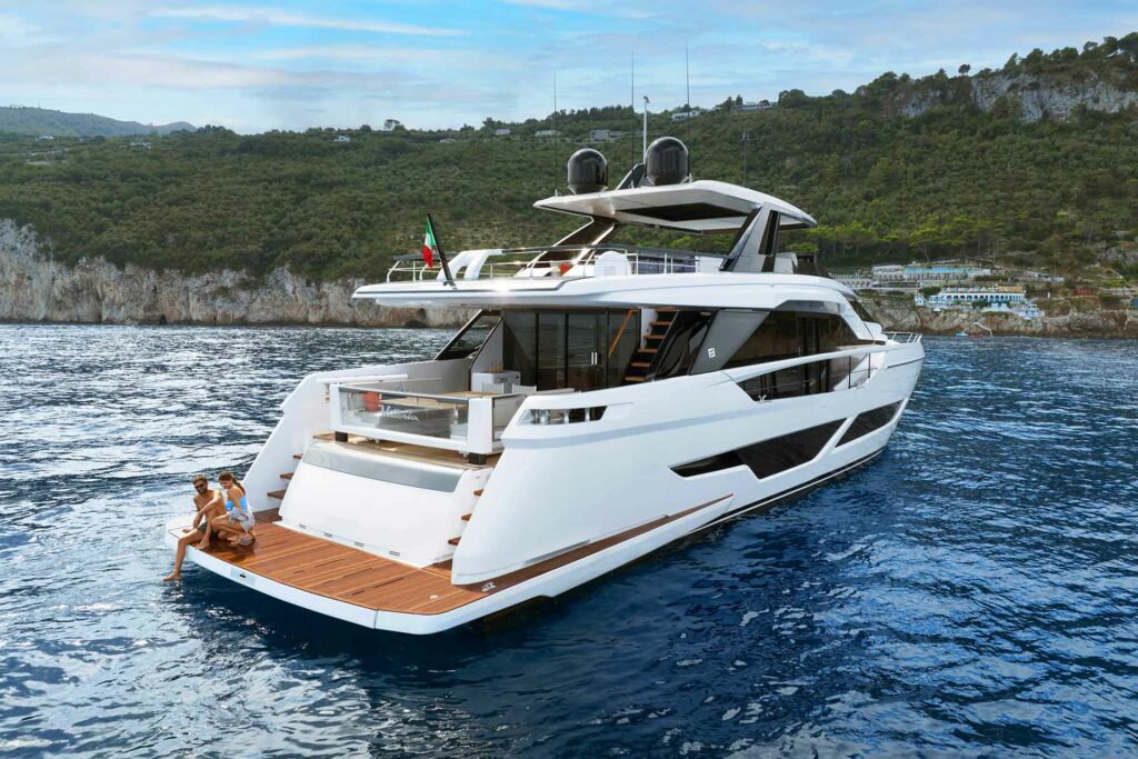 ferretti 860 krmena platforma